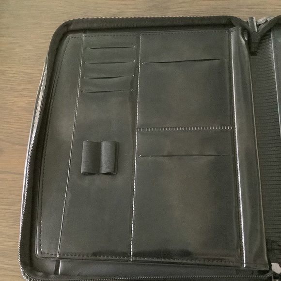 LEED'S MassMutual Branded Black Notebook Folder Portfolio - Picture 10 of 13